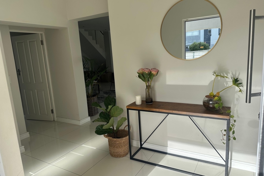 To Let 4 Bedroom Property for Rent in Parklands North Western Cape
